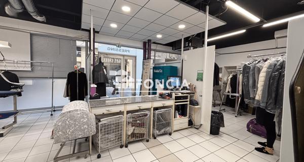 Location Local commercial 3 pièces 96 m² - Avignon 84000