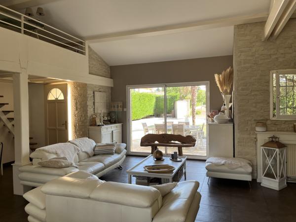 Saint-Bonnet-de-Mure (69720) SAINT BONNET DE MURE, MAISON DE PLAIN PIED 3 CHAMBRES + GARAGE DOUBLE SUR TERRAIN CLOS DE 890 m²