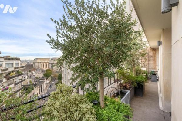 Appartement de 80m2 - 2 chambres - Est / Ouest - balcon terrasse de 38m2. 