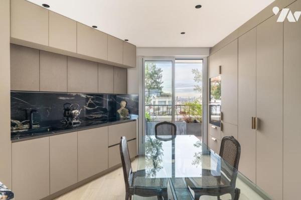 Appartement de 80m2 - 2 chambres - Est / Ouest - balcon terrasse de 38m2. 