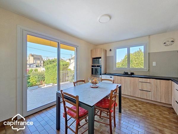 Maison 117 m² (DPE B), 3 chambres, sous-sol, terrain 802m² – THOUARS centre à pied