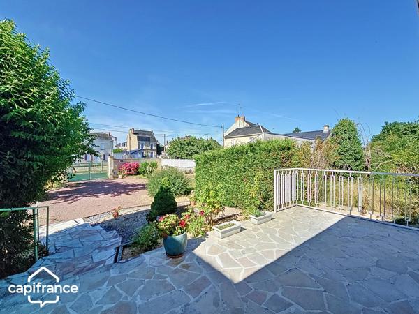 Maison 117 m² (DPE B), 3 chambres, sous-sol, terrain 802m² – THOUARS centre à pied