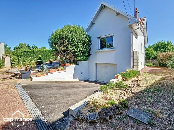 Maison 117 m² (DPE B), 3 chambres, sous-sol, terrain 802m² – THOUARS centre à pied