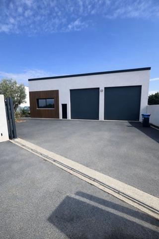 Local d’activité à louer avec parking clos – Saint vivien, La Rochelle (17)