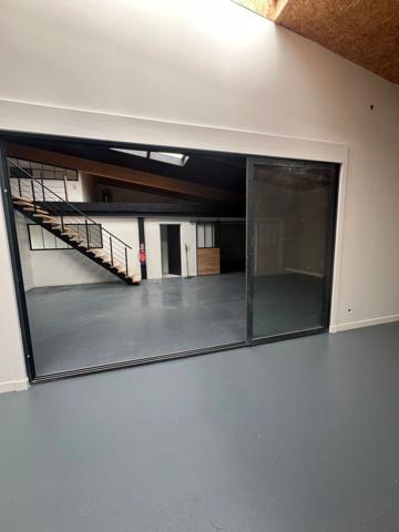 Local d’activité à louer avec parking clos – Saint vivien, La Rochelle (17)
