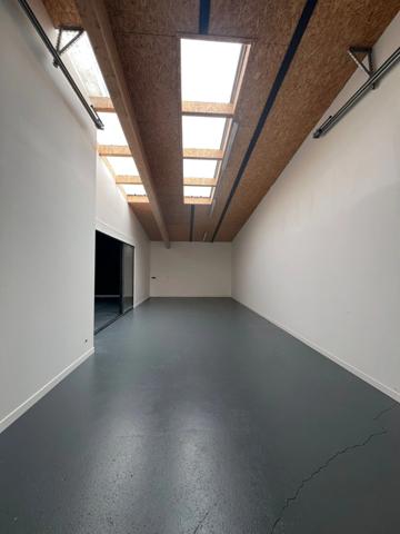 Local d’activité à louer avec parking clos – Saint vivien, La Rochelle (17)