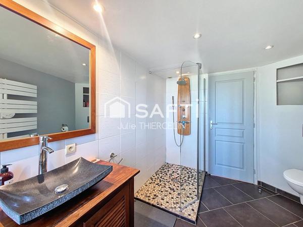 Charmante longère édifiée sur un terrain de 2477m²