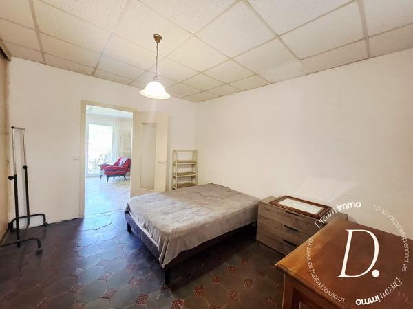 BOUZIGUES – MAISON VIGNERONNE 128 M² – GARAGE DE 112 M² – COUR