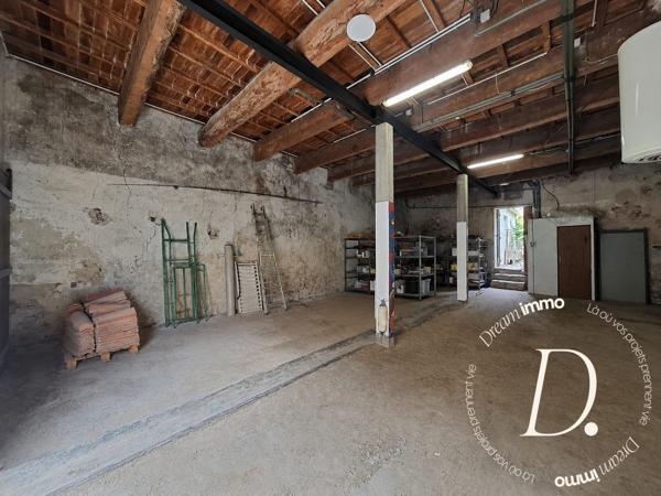 BOUZIGUES – MAISON VIGNERONNE 128 M² – GARAGE DE 112 M² – COUR