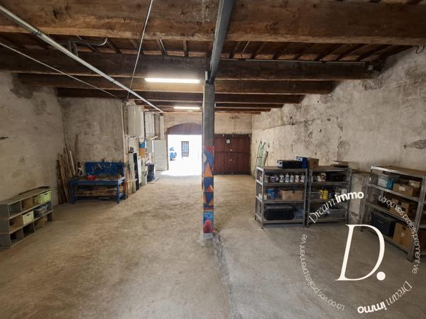 BOUZIGUES – MAISON VIGNERONNE 128 M² – GARAGE DE 112 M² – COUR