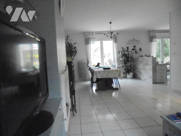 Proche COMMERCY joli pavillon de plain pied avec beau terrain