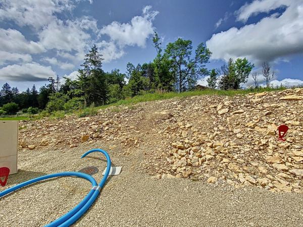 Terrain constructible viabilisé de 874m2