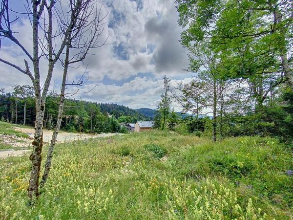 Terrain constructible viabilisé de 874m2