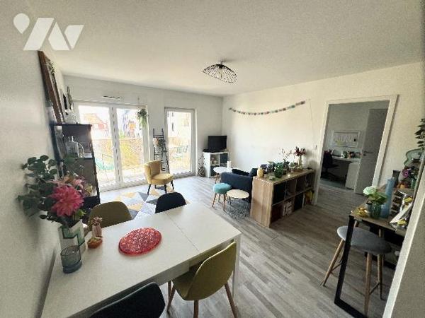 Au début de Neudorf, à 2 pas du tram, beau 2 pièces avec balcon de 9m²