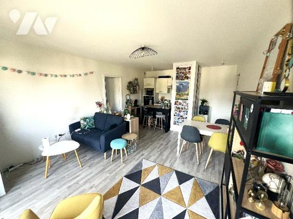 Au début de Neudorf, à 2 pas du tram, beau 2 pièces avec balcon de 9m²