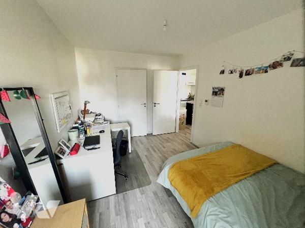 Au début de Neudorf, à 2 pas du tram, beau 2 pièces avec balcon de 9m²