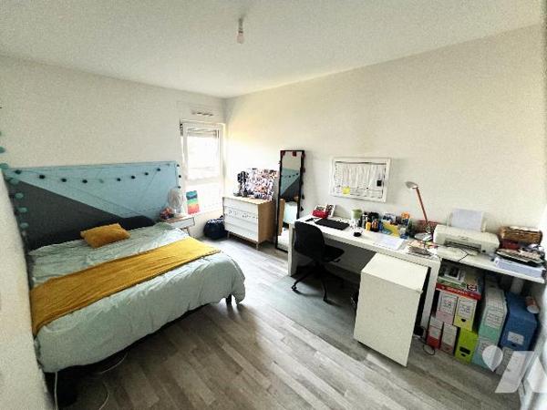 Au début de Neudorf, à 2 pas du tram, beau 2 pièces avec balcon de 9m²