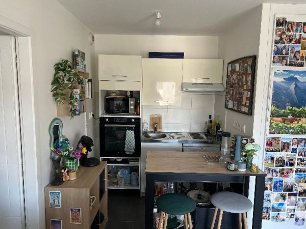 Au début de Neudorf, à 2 pas du tram, beau 2 pièces avec balcon de 9m²