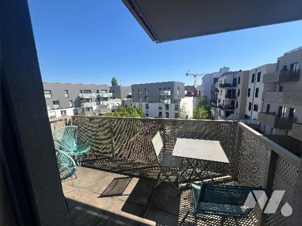 Au début de Neudorf, à 2 pas du tram, beau 2 pièces avec balcon de 9m²