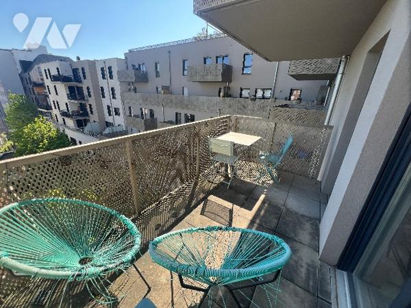 Au début de Neudorf, à 2 pas du tram, beau 2 pièces avec balcon de 9m²
