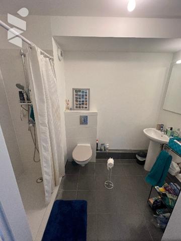 Au début de Neudorf, à 2 pas du tram, beau 2 pièces avec balcon de 9m²