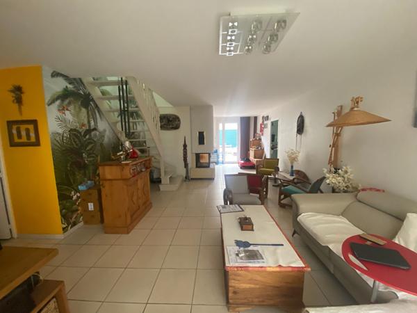 Maison Betton 7 pièce(s)  CHAMBRES EN REZ DE CHAUSSEE / PAS DE VIS A VIS / PISCINE / PROXIMITE ECOLES ET TRANSPORTS