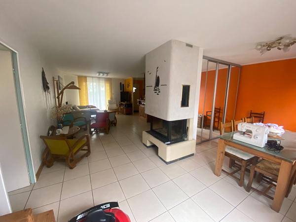Maison Betton 7 pièce(s)  CHAMBRES EN REZ DE CHAUSSEE / PAS DE VIS A VIS / PISCINE / PROXIMITE ECOLES ET TRANSPORTS