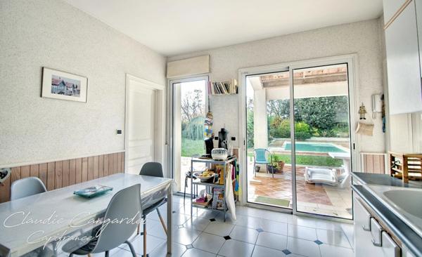 Magnifique propriété de 7 pièces alliant espace, élégance et cadre verdoyant à seulement 10' de LA ROCHELLE