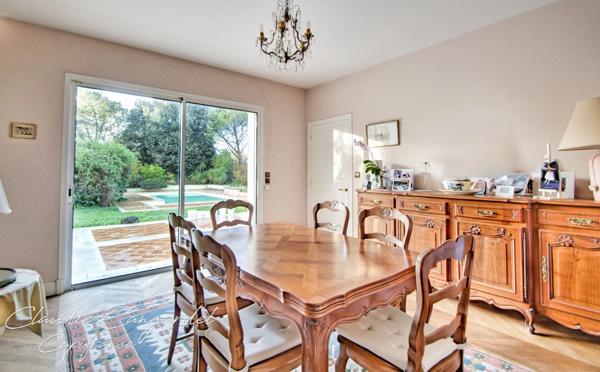 Magnifique propriété de 7 pièces alliant espace, élégance et cadre verdoyant à seulement 10' de LA ROCHELLE