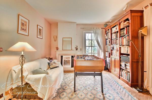 Magnifique propriété de 7 pièces alliant espace, élégance et cadre verdoyant à seulement 10' de LA ROCHELLE