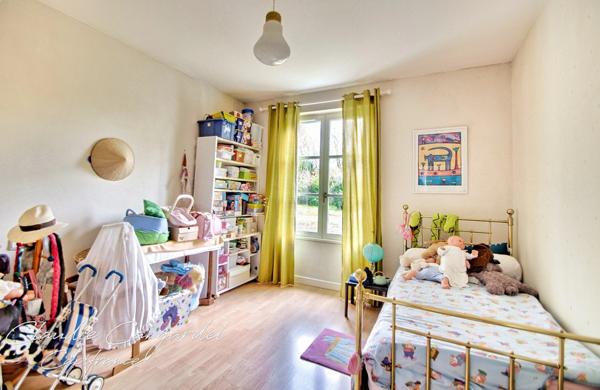 Magnifique propriété de 7 pièces alliant espace, élégance et cadre verdoyant à seulement 10' de LA ROCHELLE