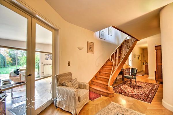 Magnifique propriété de 7 pièces alliant espace, élégance et cadre verdoyant à seulement 10' de LA ROCHELLE