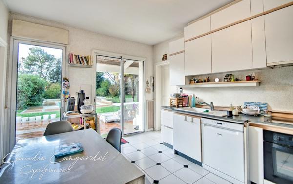 Magnifique propriété de 7 pièces alliant espace, élégance et cadre verdoyant à seulement 10' de LA ROCHELLE