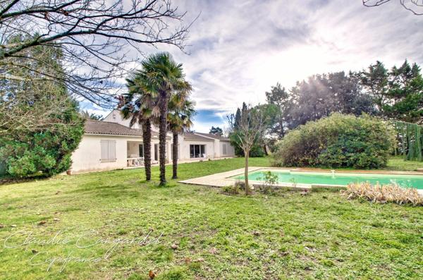 Magnifique propriété de 7 pièces alliant espace, élégance et cadre verdoyant à seulement 10' de LA ROCHELLE