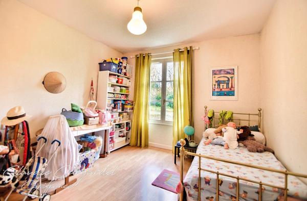 Magnifique propriété de 7 pièces alliant espace, élégance et cadre verdoyant à seulement 10' de LA ROCHELLE