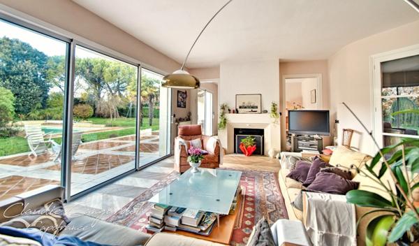 Magnifique propriété de 7 pièces alliant espace, élégance et cadre verdoyant à seulement 10' de LA ROCHELLE