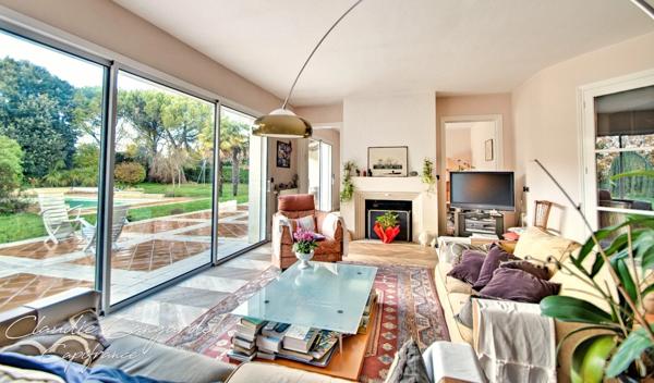 Magnifique propriété de 7 pièces alliant espace, élégance et cadre verdoyant à seulement 10' de LA ROCHELLE