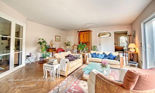 Magnifique propriété de 7 pièces alliant espace, élégance et cadre verdoyant à seulement 10' de LA ROCHELLE