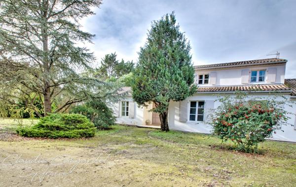 Magnifique propriété de 7 pièces alliant espace, élégance et cadre verdoyant à seulement 10' de LA ROCHELLE