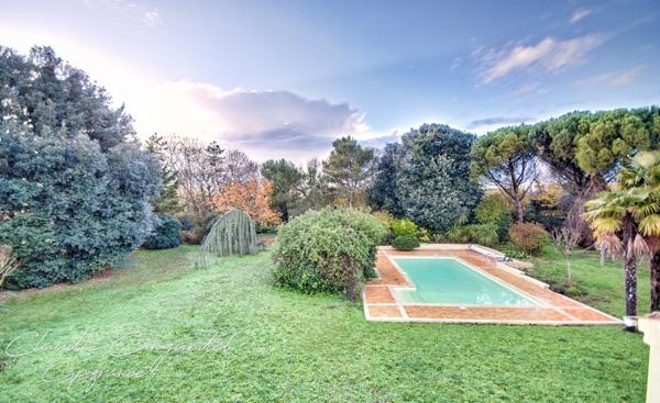 Magnifique propriété de 7 pièces alliant espace, élégance et cadre verdoyant à seulement 10' de LA ROCHELLE