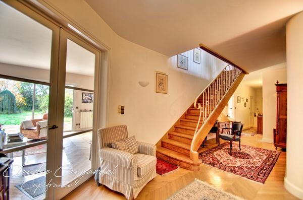 Magnifique propriété de 7 pièces alliant espace, élégance et cadre verdoyant à seulement 10' de LA ROCHELLE