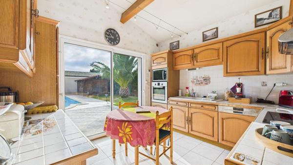 Maison familiale avec piscine, spa et trois garages – Aytré secteur Cottes Mailles