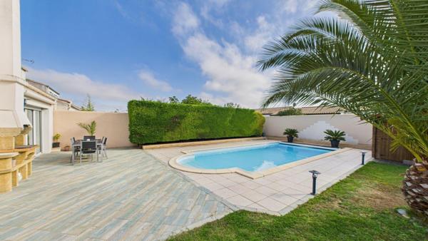 Maison familiale avec piscine, spa et trois garages – Aytré secteur Cottes Mailles