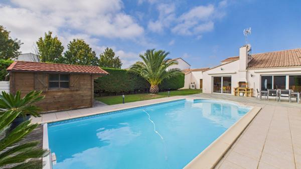 Maison familiale avec piscine, spa et trois garages – Aytré secteur Cottes Mailles