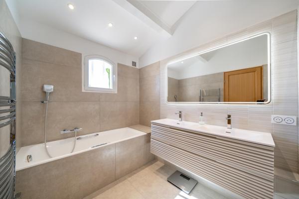 Maison à vendre  5 pièces - 183 m2 CANNES - 06