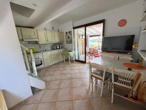 Mazet provençal avec véranda et jardin privatif