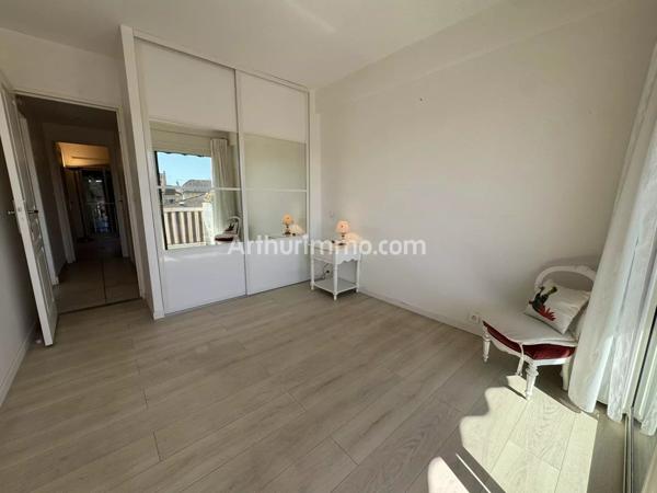 Vente                                                      Appartement
                        
                     3 pièces                      59 m2                     à Sainte-Maxime