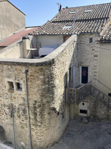 En exclusivité, découvrez cette charmante maison de village avec cave et terrasse panoramique