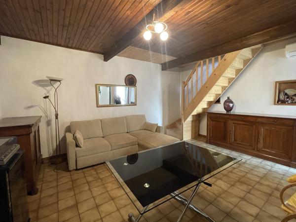 En exclusivité, découvrez cette charmante maison de village avec cave et terrasse panoramique