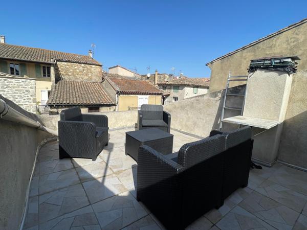 En exclusivité, découvrez cette charmante maison de village avec cave et terrasse panoramique